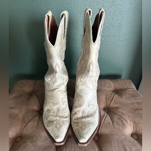 Dan post white 8 1/2 pointed toe cowgirl boots
